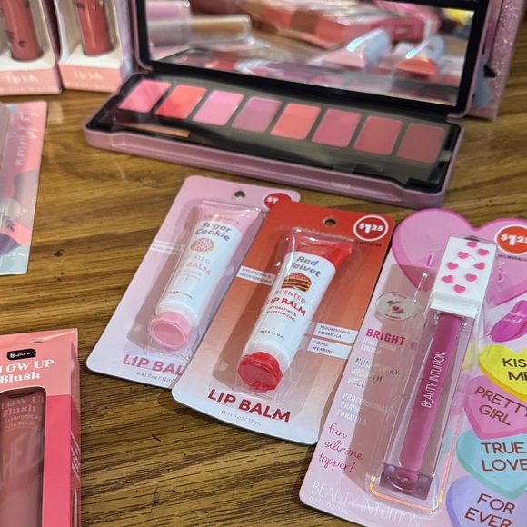 Assorted Makeup Collection $ value - Picture 6 of 8